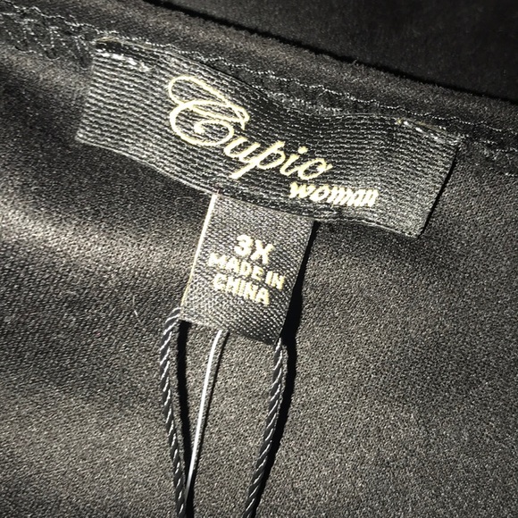 ⬇️Cupio Black faux suede fringe trim vest - Picture 5 of 6